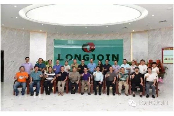 龍騰四海德載物 健行八方強(qiáng)不息