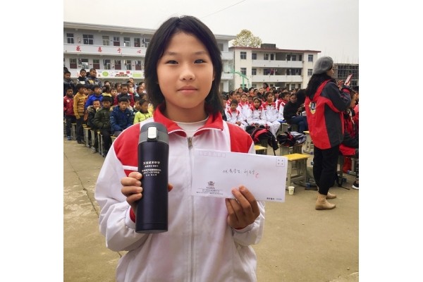 龍健集團江西萬安助學行