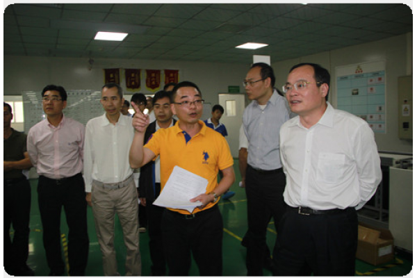 東莞市市長(zhǎng)袁寶成先生蒞臨龍健調(diào)研指導(dǎo)